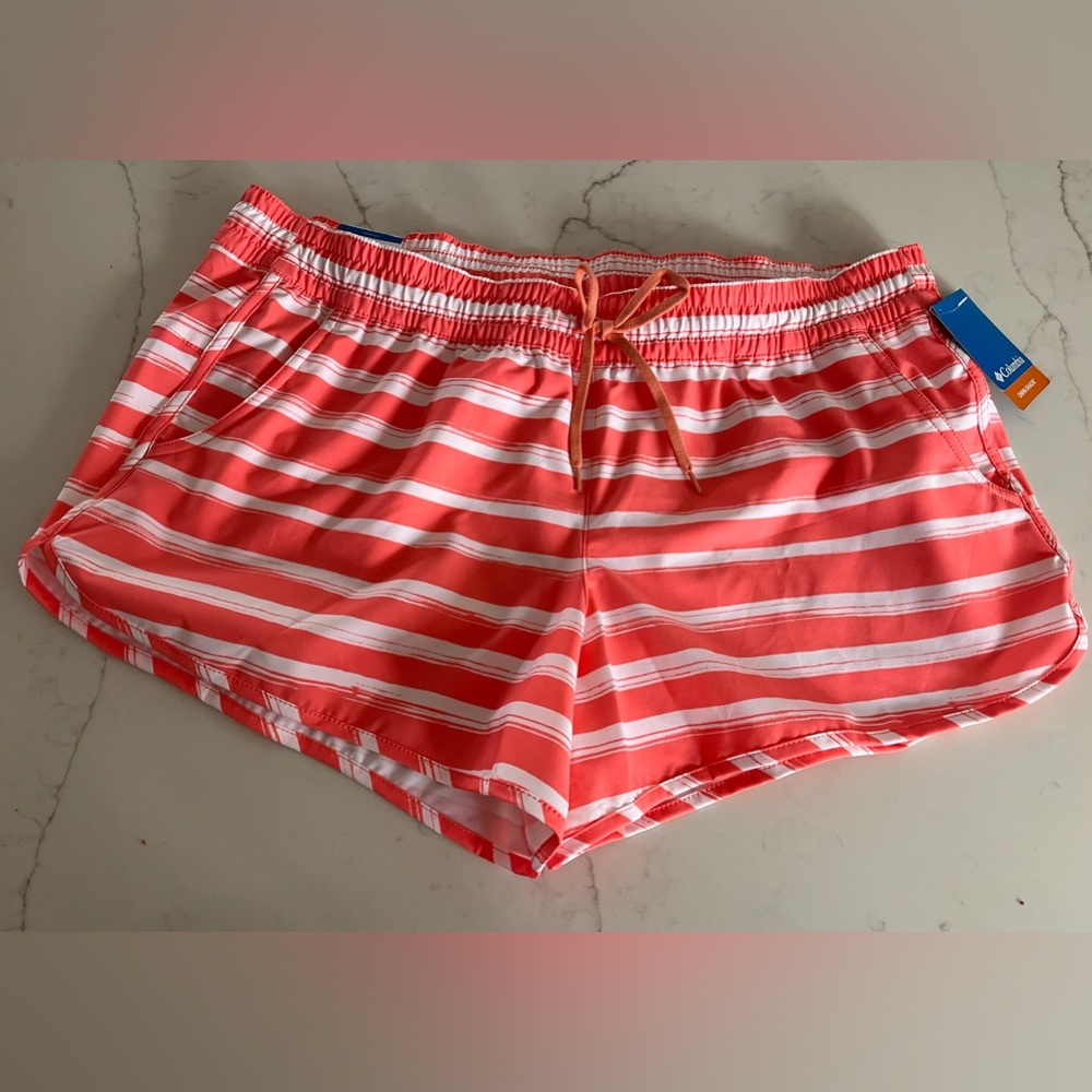 NWT Columbia Women’s shorts w/ pockets and UV protection, performance fabric XL